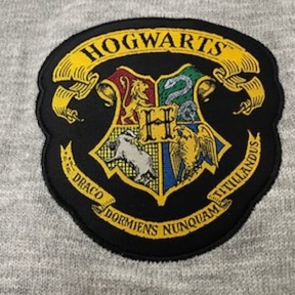 Harry Potter Washington Wizards Scarf Hogwarts Crest Gray Red Blue Fringe Unisex - Picture 2 of 6